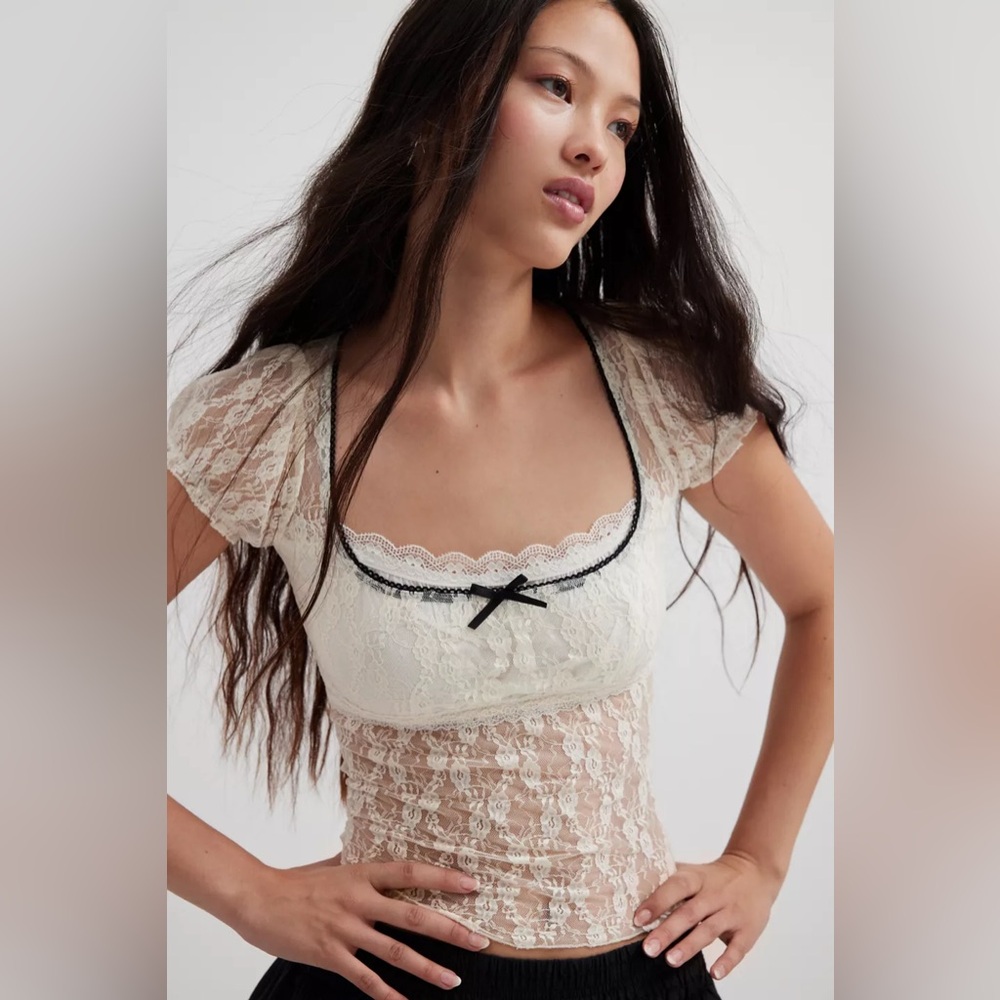 Kimchi Blue Malka Sheer Lace Top NWT Size M - Ivory